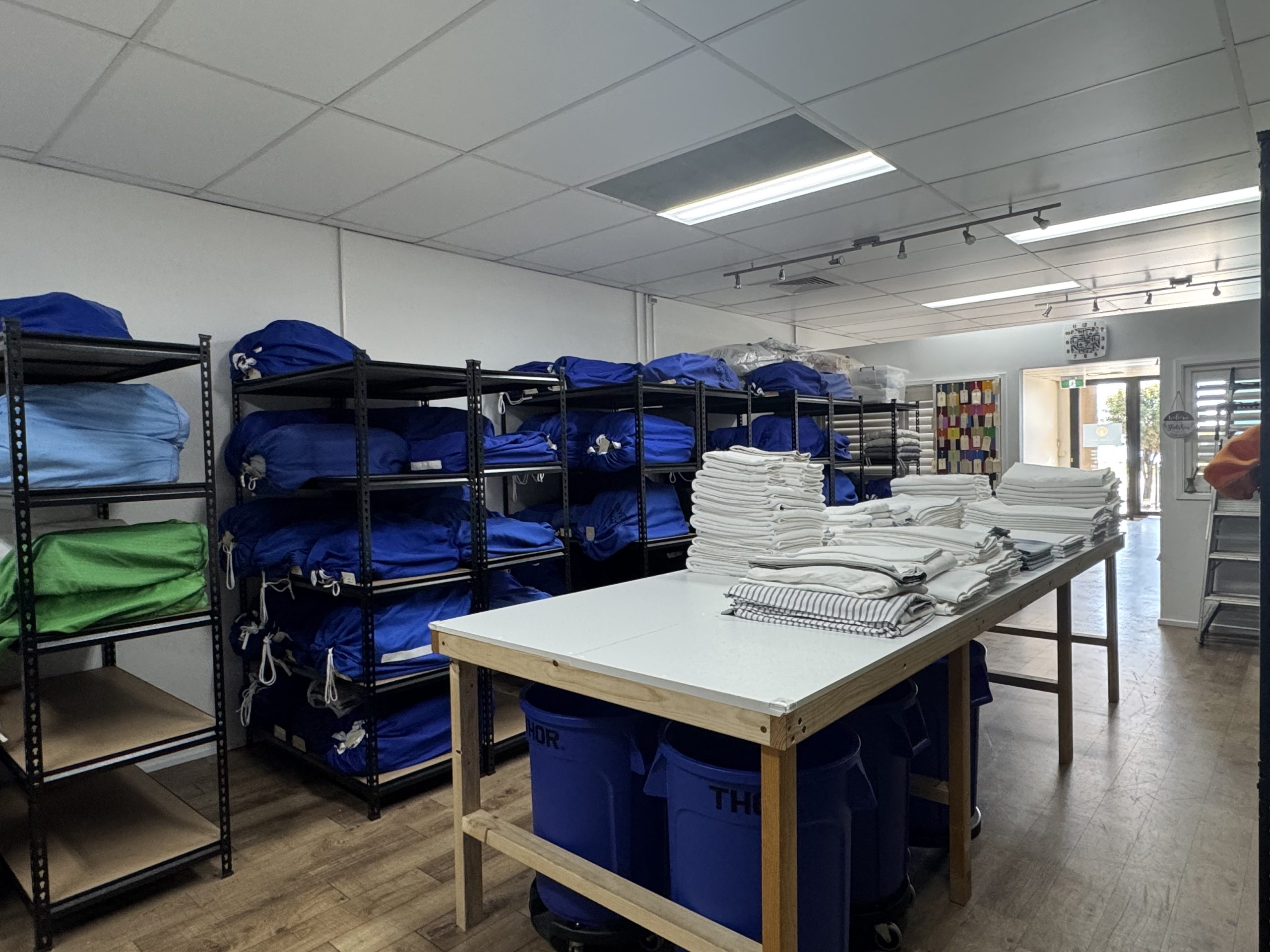 AI-Laundry Folding Table